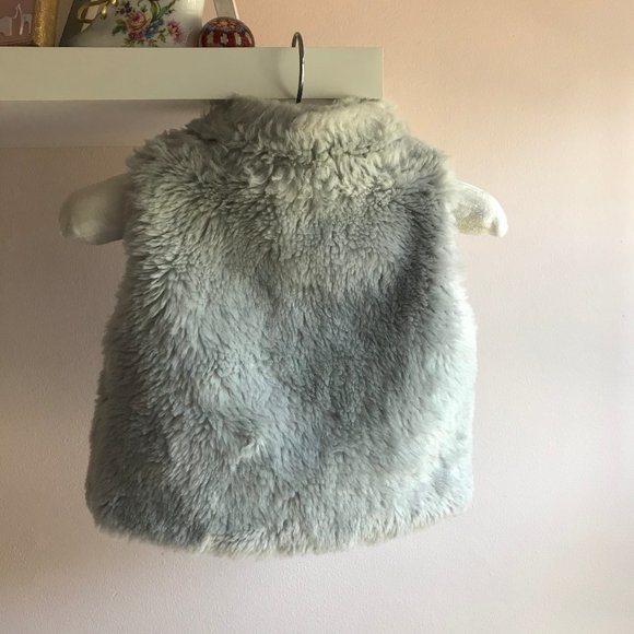 Carter's Faux Fur Vest 6m - Picture 2 of 5